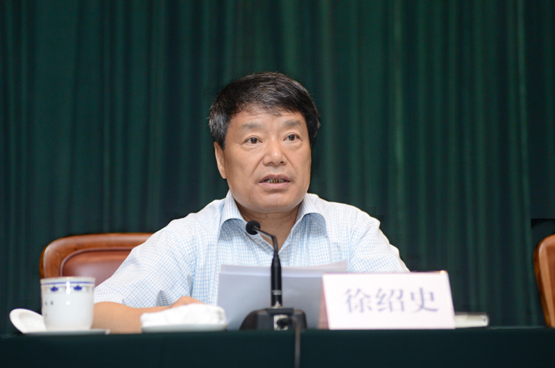 尚冰參觀“踐行節(jié)能低碳，建設(shè)美麗家園”節(jié)能科普展