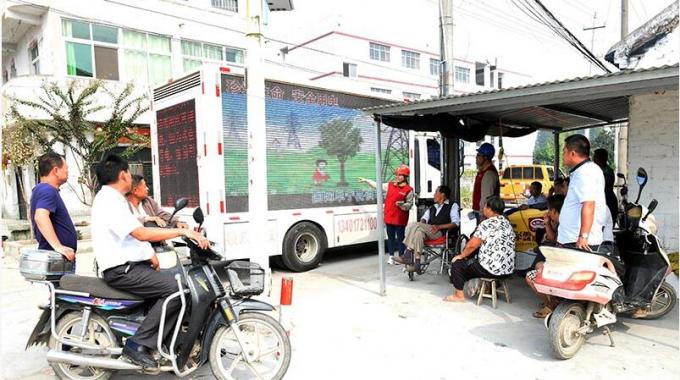 電子屏幕車(chē)走村串戶(hù)“講”安全