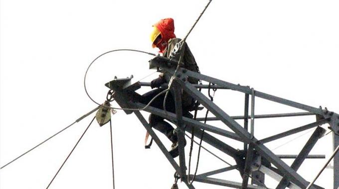 “寒潮”加快建設電網(wǎng) 確保按期完成施工任務