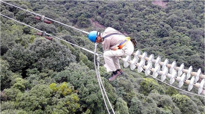 高空線路秋檢 確?？煽抗╇? /></a>
				<span>高空線路秋檢 確?？煽抗╇?/span>
			</li>
			<li>
				<a href=