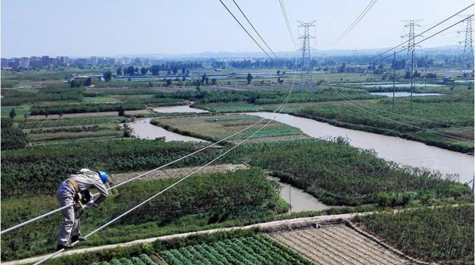 高空作業(yè)線(xiàn)路體檢 確?？煽抗╇? /></a>
				<span>高空作業(yè)線(xiàn)路體檢 確?？煽抗╇?/span>
			</li>
			<li>
				<a href=