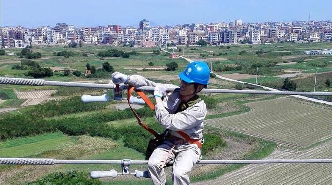 高空作業(yè)線(xiàn)路體檢 確保可靠供電