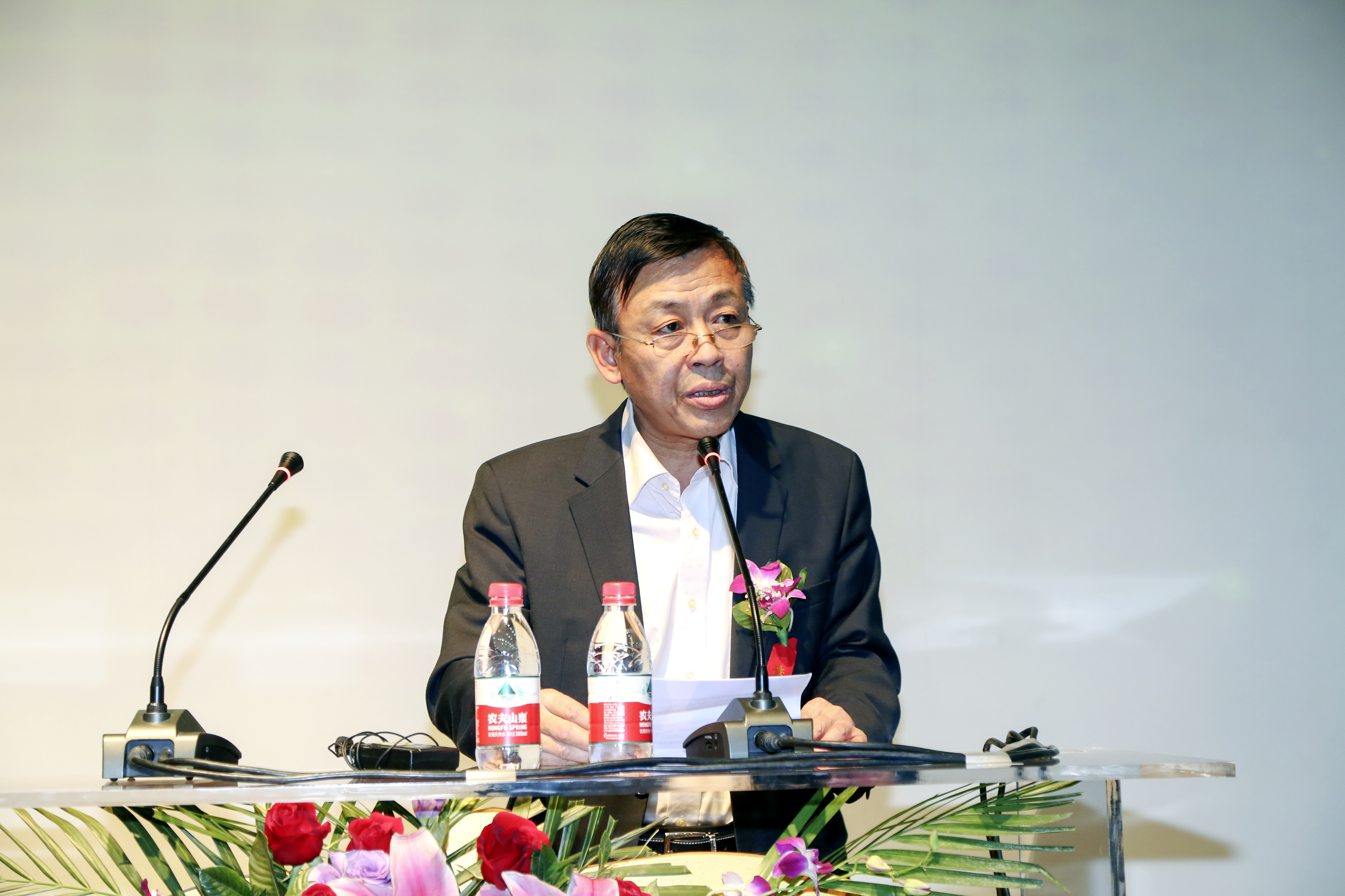 中國(guó)汽車新聞工作者協(xié)會(huì)第七屆理事會(huì)理事長(zhǎng)、原中國(guó)汽車報(bào)社社長(zhǎng)李春雷致辭
