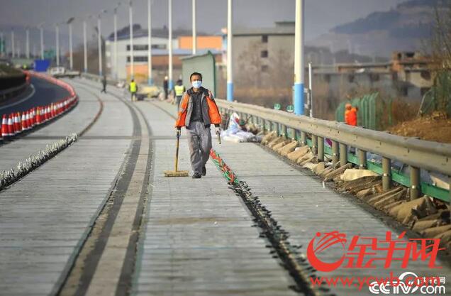 可移動(dòng)充電可無人駕駛 “超級(jí)公路”離我們有多遠(yuǎn)？