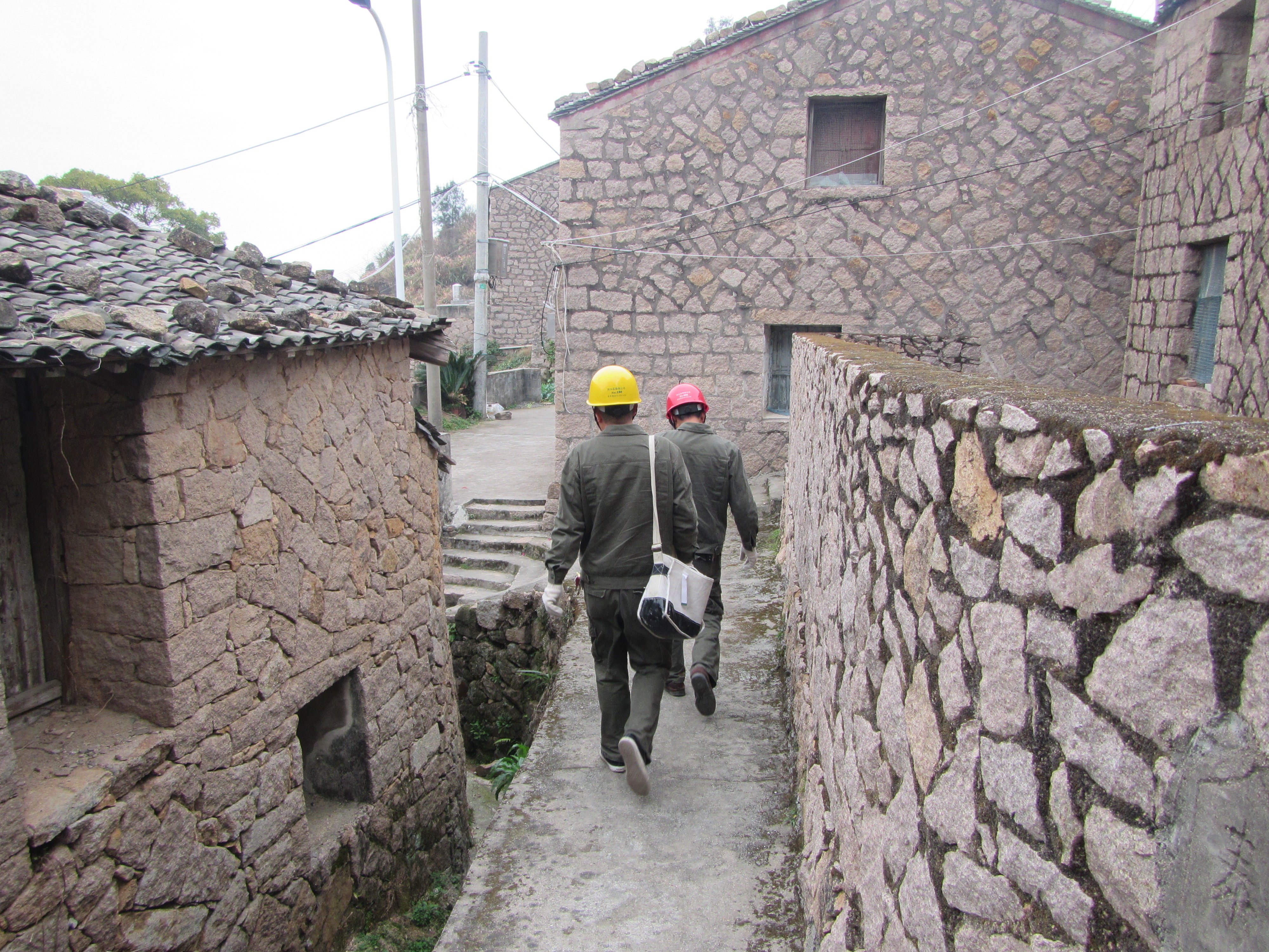 黨員服務(wù)隊丨洞頭區(qū)供電確保返鄉(xiāng)人員用電