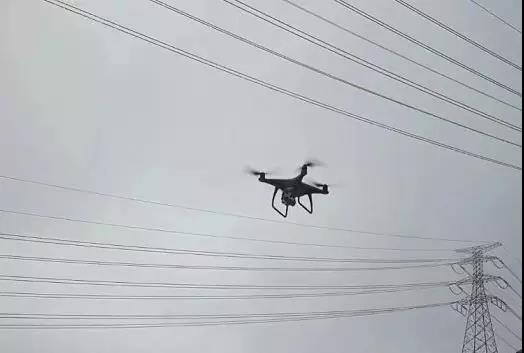 聽(tīng)說(shuō)最近輸電線路和鐵塔“火”啦！