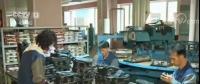 央視探訪(fǎng)朝鮮柳園制鞋廠：太陽(yáng)能保障電力 鞋款新穎時(shí)尚
