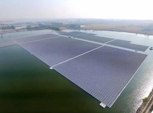 建在海上風(fēng)機之間的空閑海域 世界上第一個海上風(fēng)光電站指日可待！