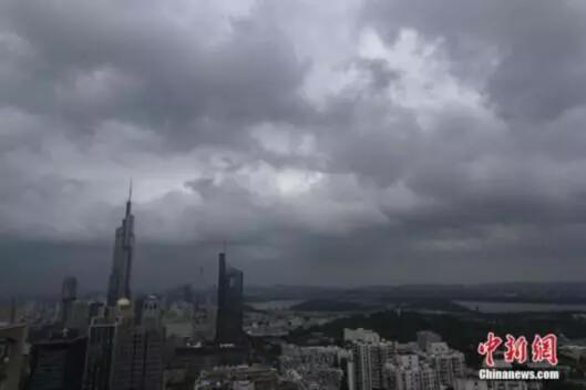 多個預(yù)警齊發(fā) 三臺風(fēng)海上共舞 強(qiáng)降雨將覆蓋我國六大流域