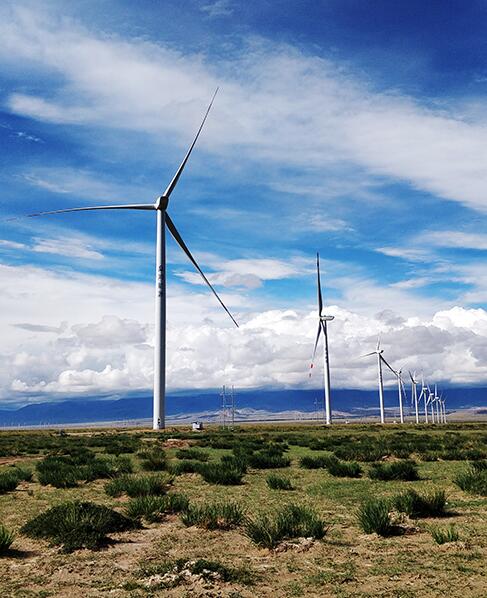 青海燊鴻海南共和49.5兆瓦風(fēng)電項(xiàng)目首臺風(fēng)機(jī)并網(wǎng)發(fā)電