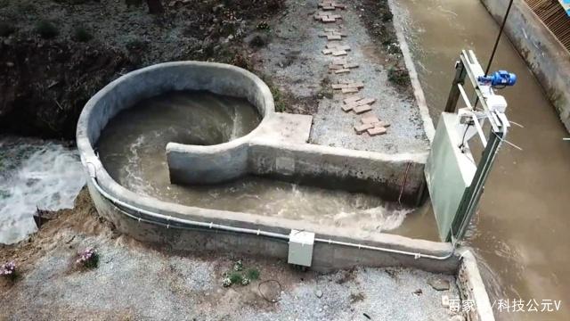 小型發(fā)電機(jī)，放到河里就有免費(fèi)的電，一天產(chǎn)的電夠60戶人家用
