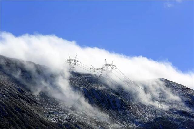 極限挑戰(zhàn)！這條“電力天路”正式投入運營