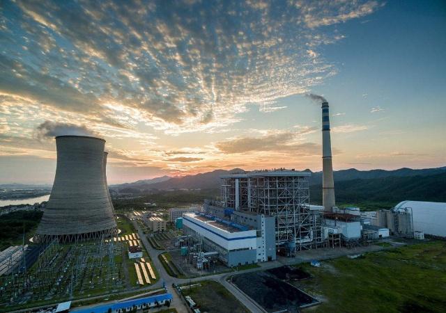 我國的火電廠燃燒一噸的煤礦，能產(chǎn)生多少電量？